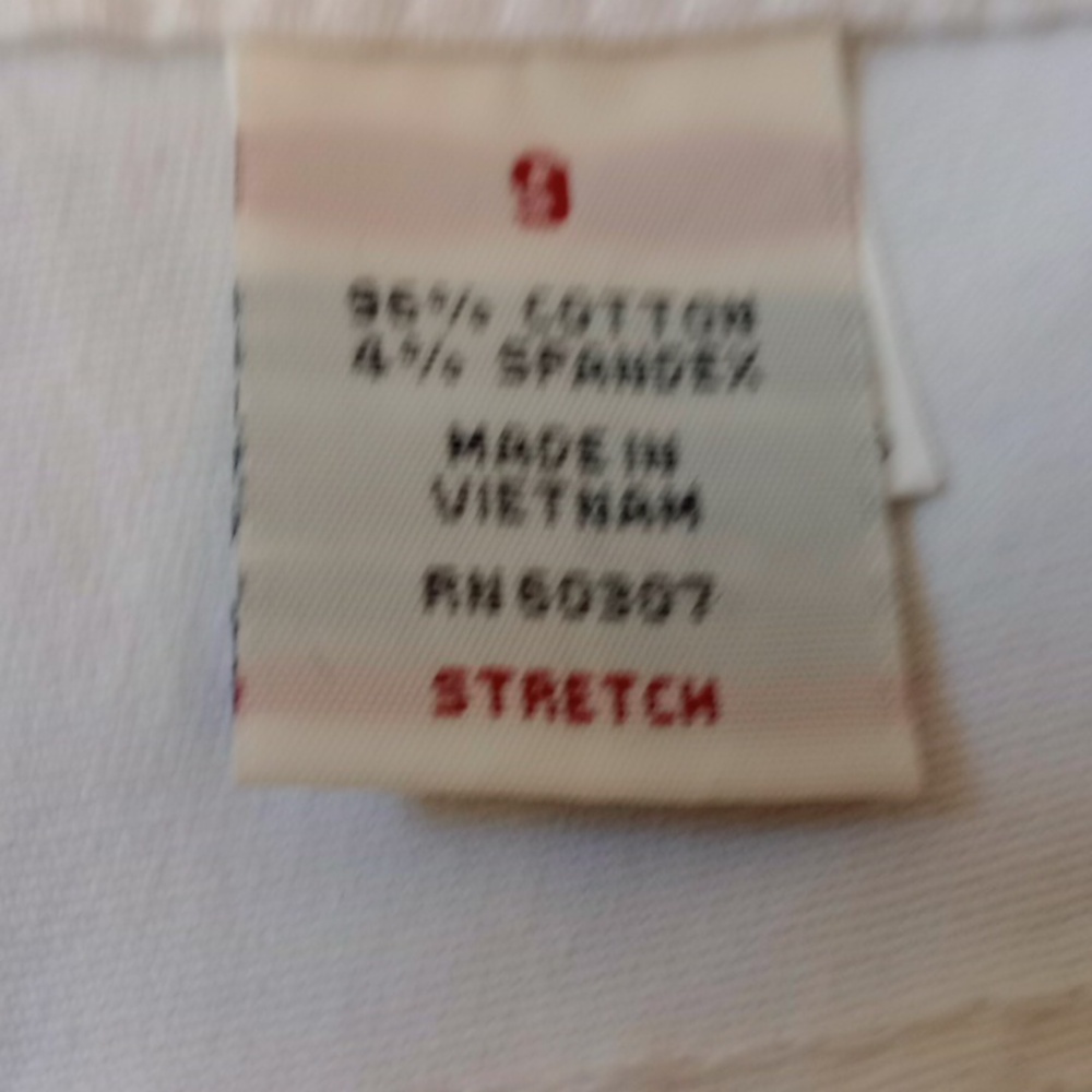 UNIONBAY White Bermuda Shorts Classic Summer Style, Size 9 - Picture 12 of 12